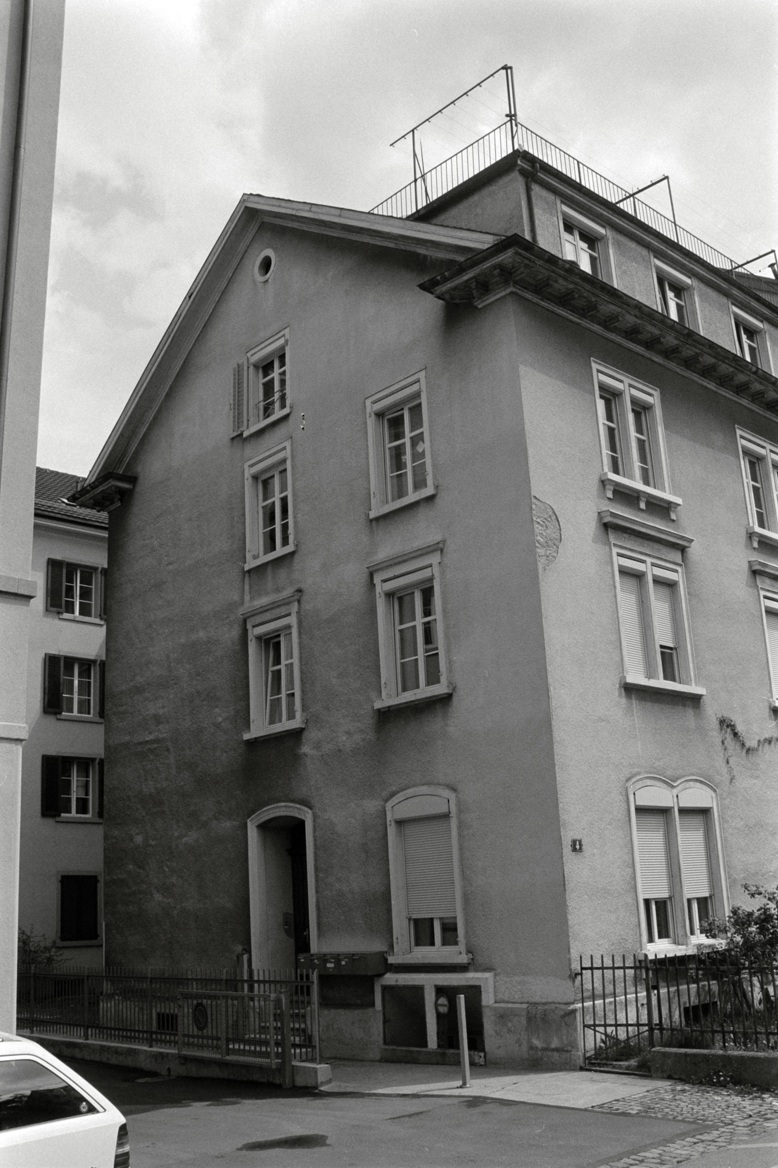 AHP F1992 04 002 sc250507 img16 NLP